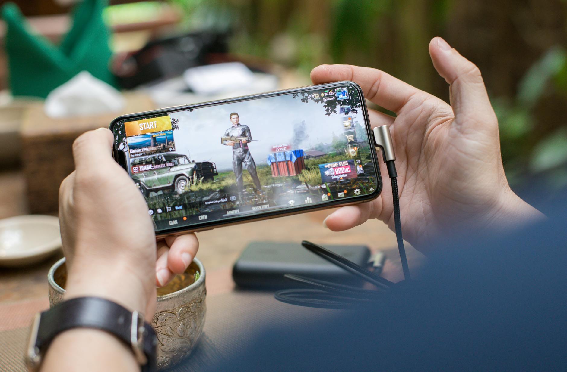 Cảnh minh họa người chơi canh góc bắn và chọn mục tiêu trong game bắn cá