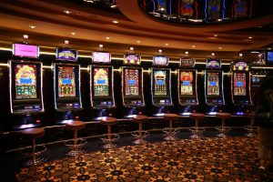 Giao diện game nổ hũ với các cuộn quay và biểu tượng dễ nhìn