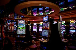 Cận cảnh các cuộn quay của game nổ hũ với biểu tượng sắc nét